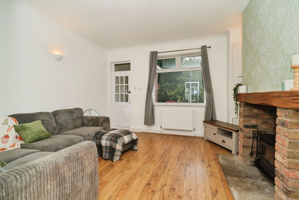 Property photo 3 of 13 Lounge