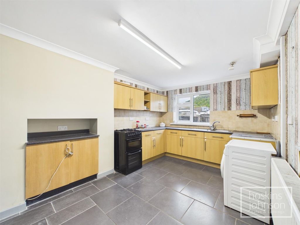 Property photo 3 of 18 Kitchen/Breakfast Room