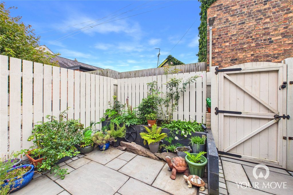 Property photo 3 of 17 External
