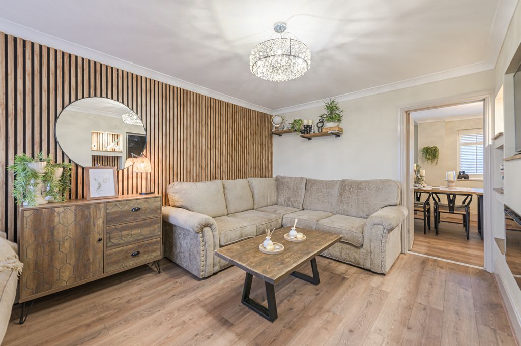 Property photo 2 of 33