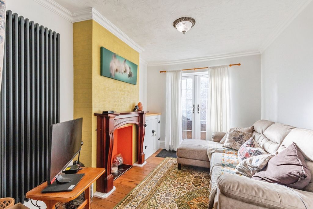 Property photo 3 of 20