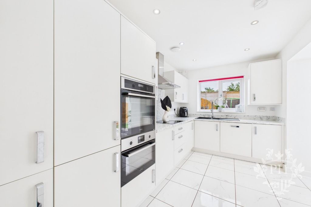 Property photo 3 of 17 Cam02002G0-Pr0181-Still014.Jpg