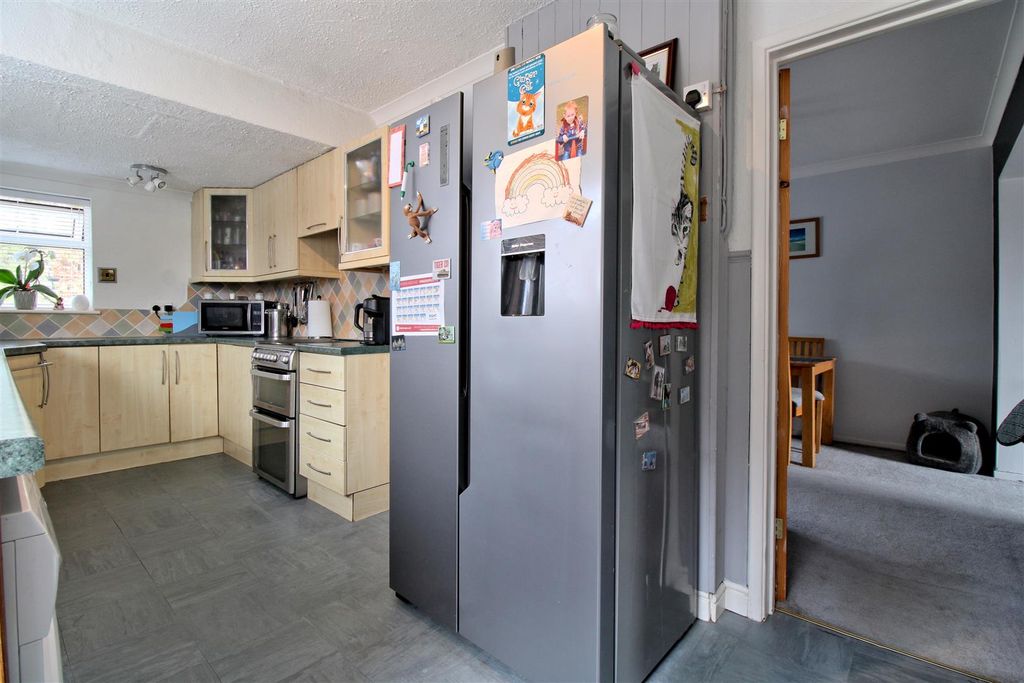 Property photo 3 of 21 Kitchen