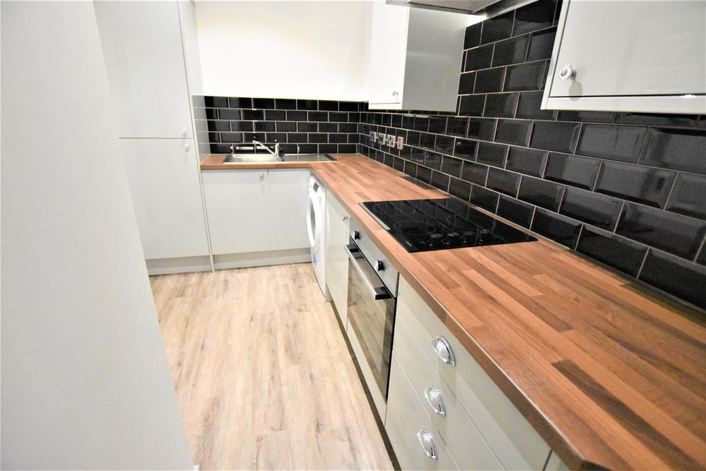 Property photo 3 of 7 Kitchen