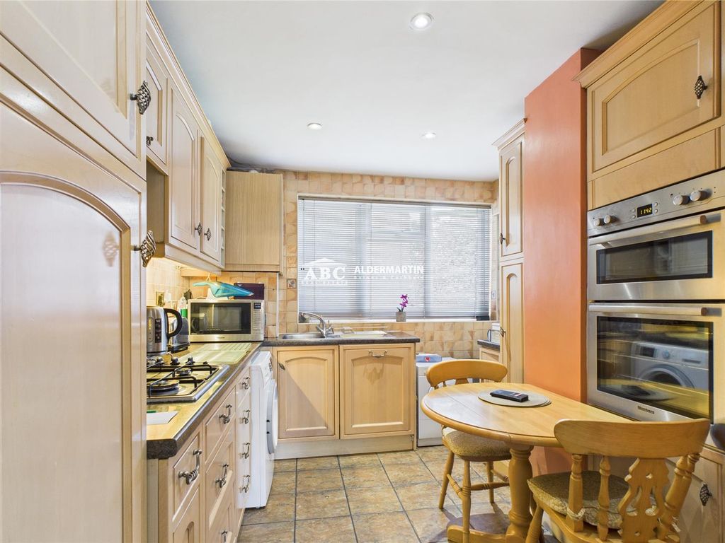 Property photo 3 of 18 Cam03827G0-Pr0046-Still008.Jpg