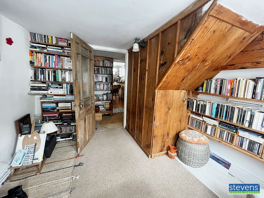 Property photo 2 of 33 Image00019