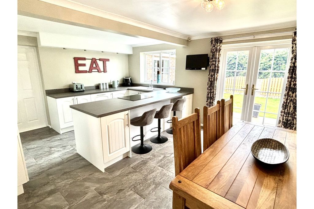 Property photo 3 of 29 Kitchen/Diner