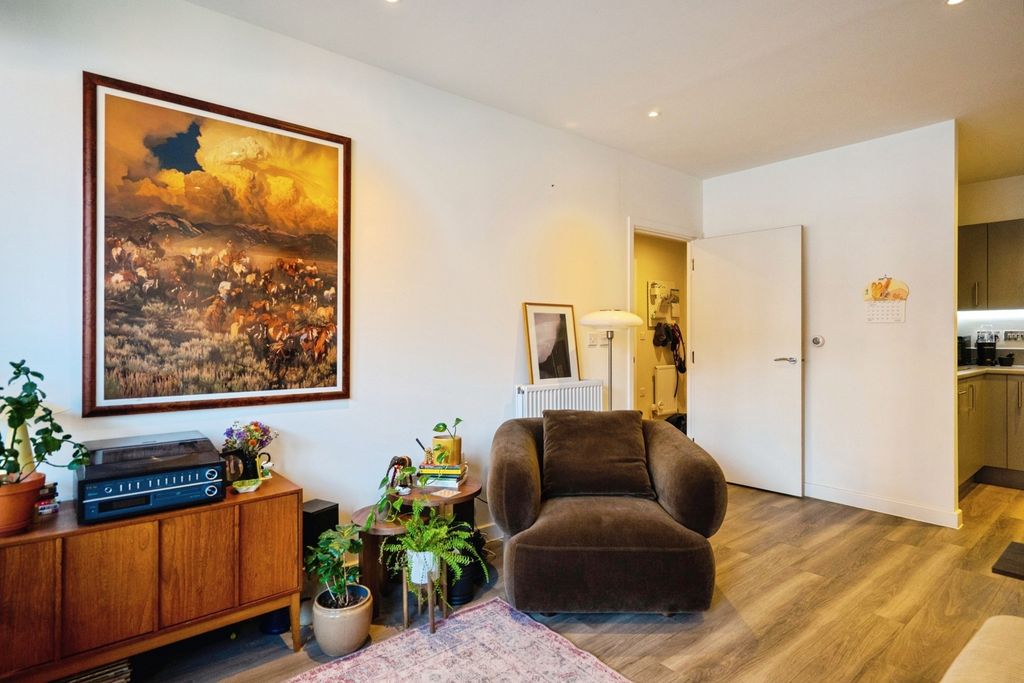 Property photo 3 of 17 Pbox-Img.Jpg