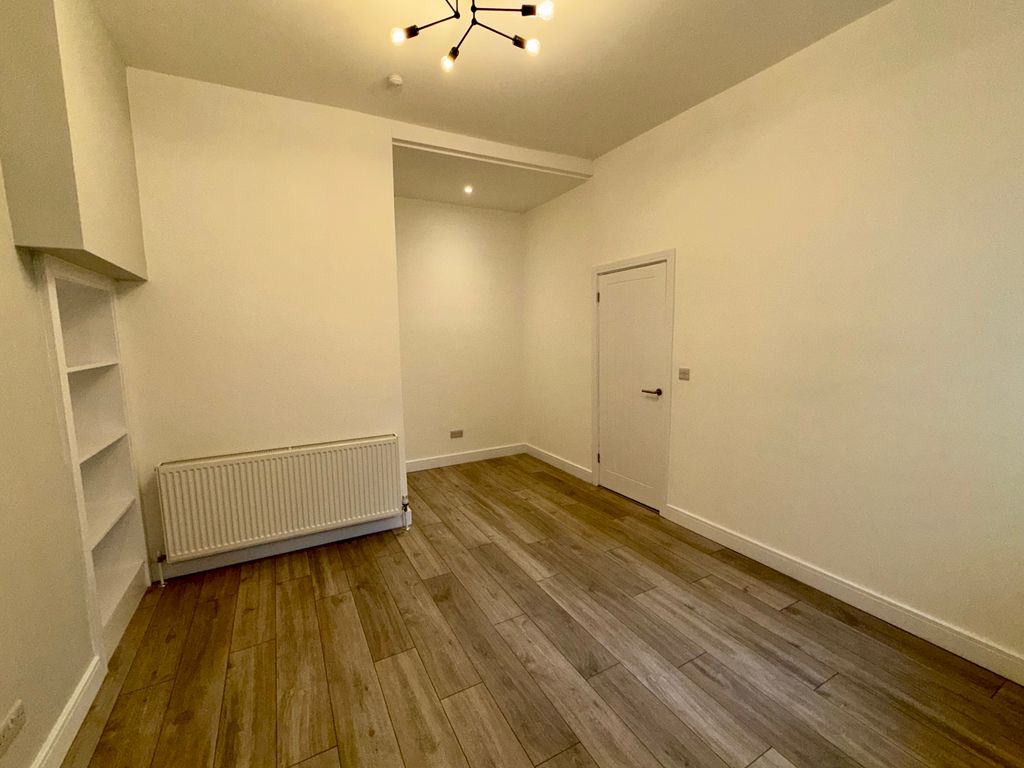 Property photo 3 of 8 3