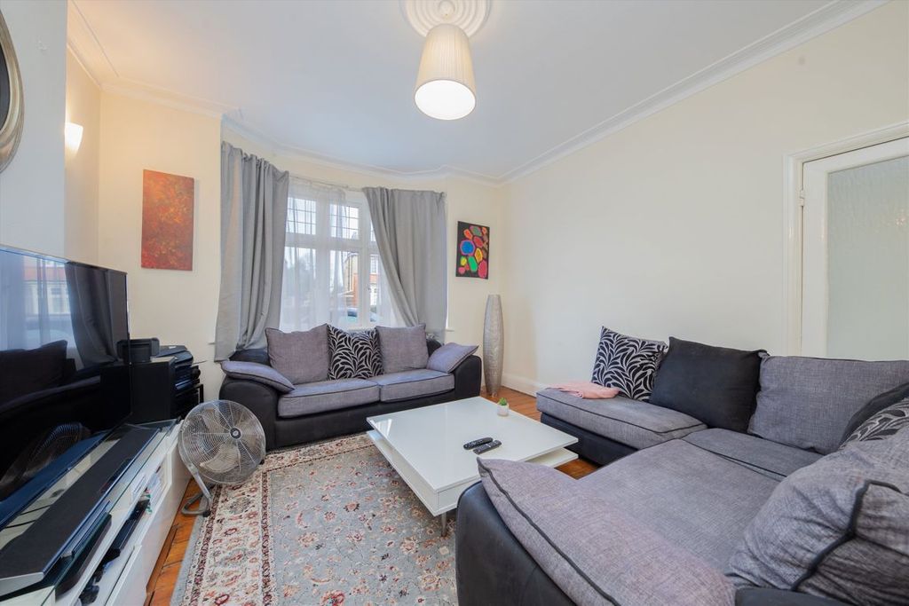 Property photo 3 of 11