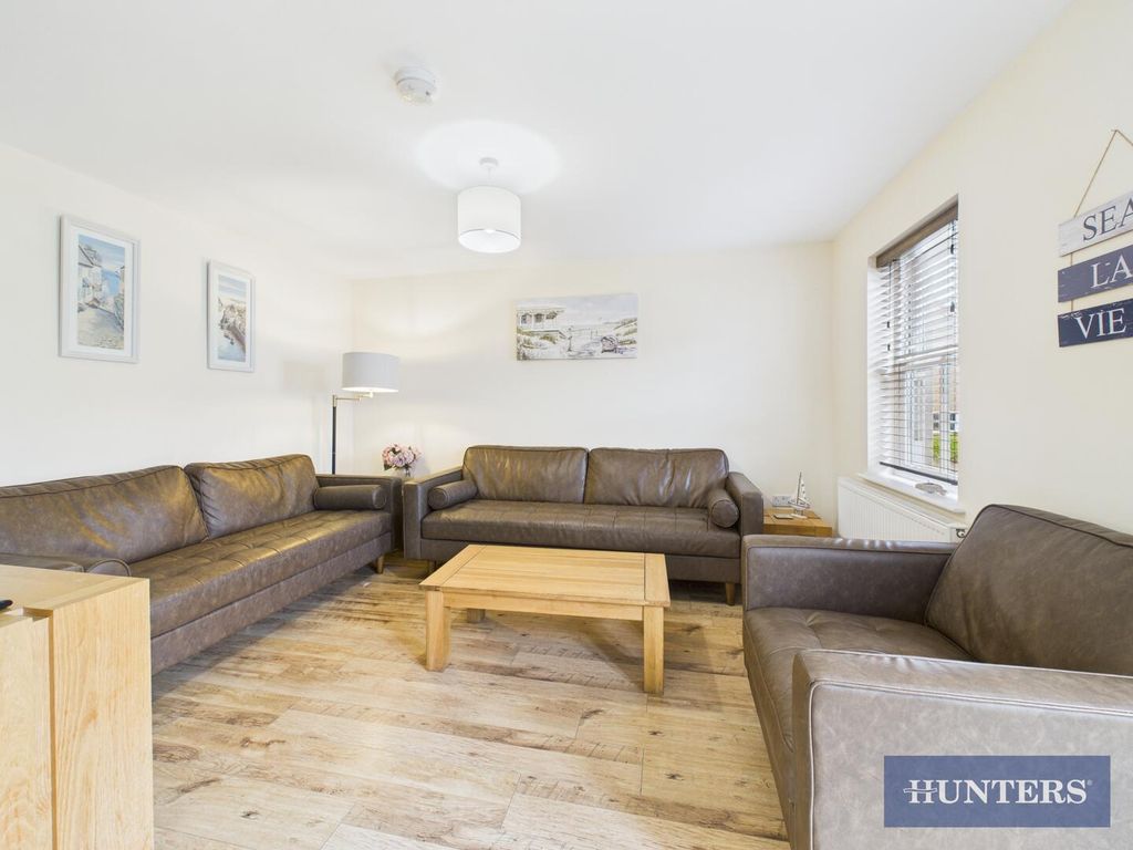 Property photo 3 of 17 Living Room