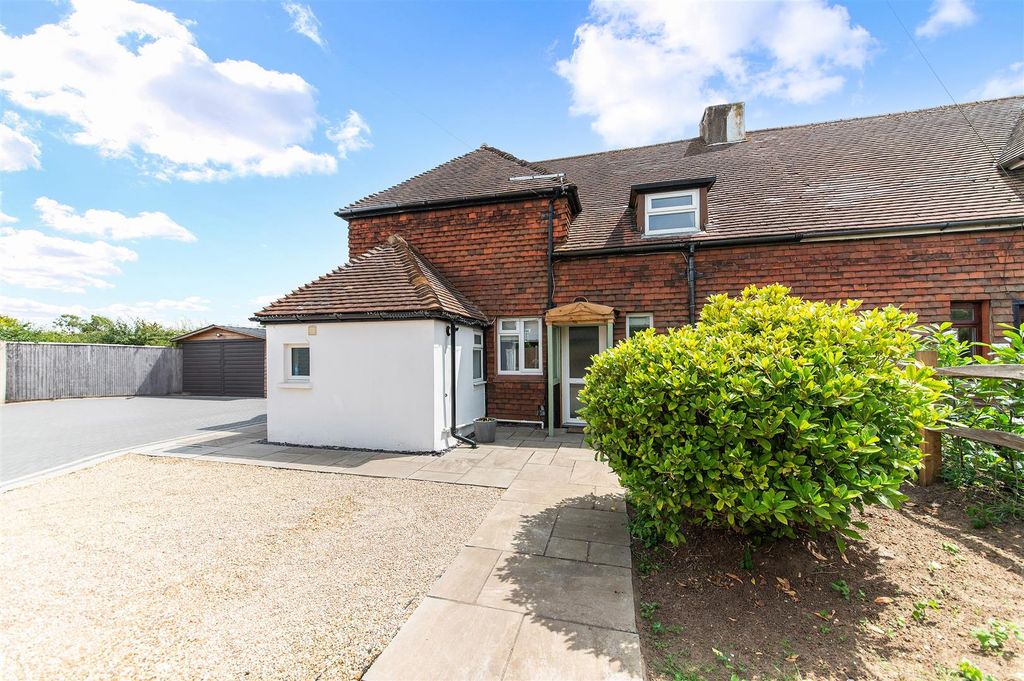 Property photo 1 of 20 Woodmansterne Lane,54- (17).Jpg