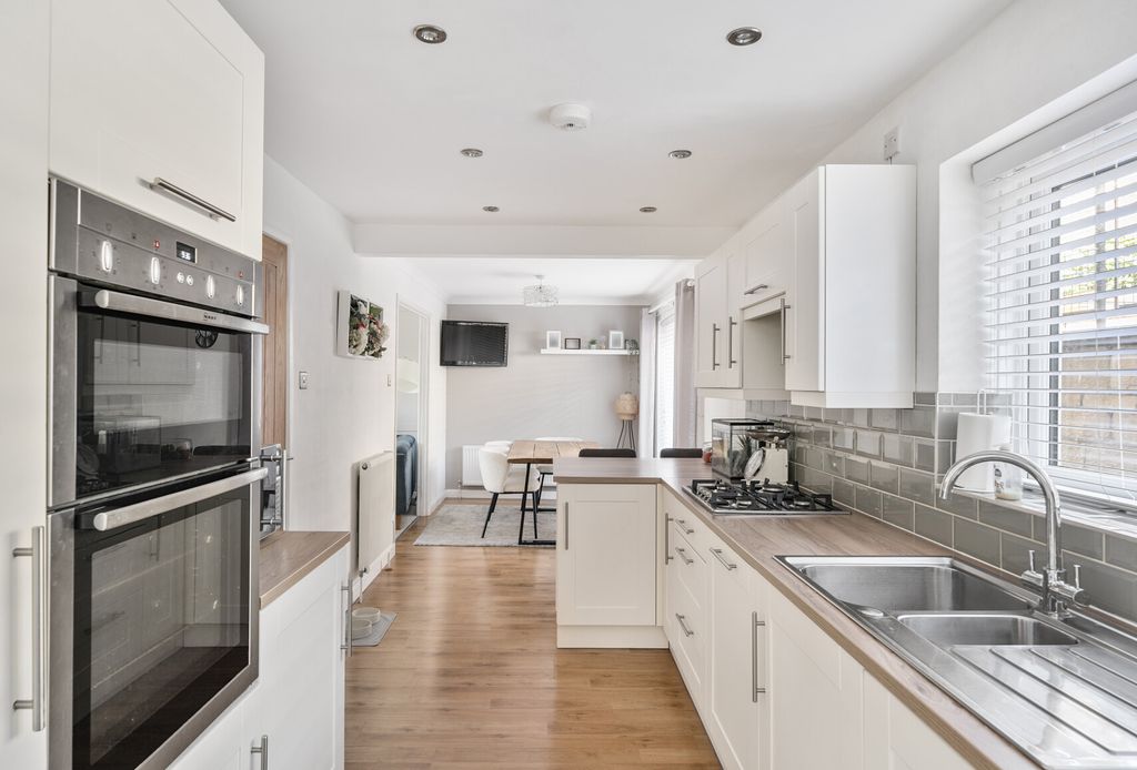 Property photo 2 of 21 1324839-9-686E38c...