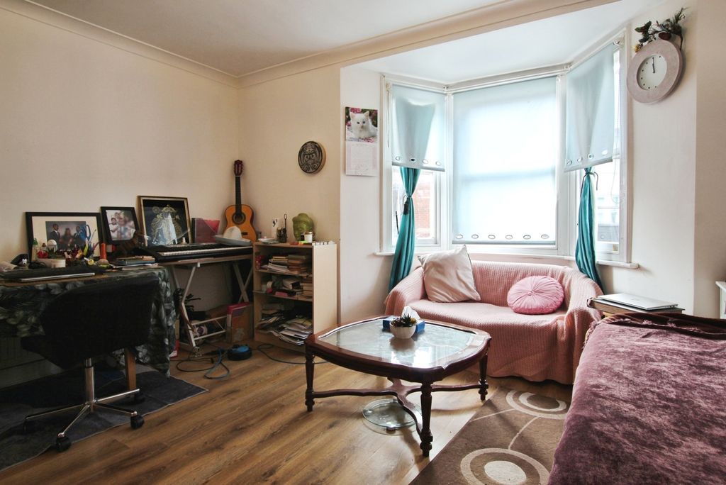 Property photo 2 of 17 Photo