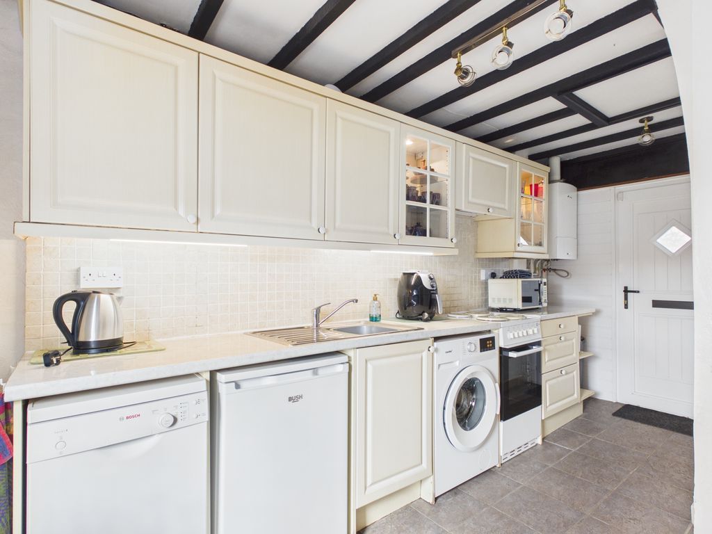 Property photo 2 of 9 Kitchen