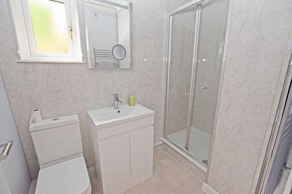 Property photo 3 of 7 Photo 7