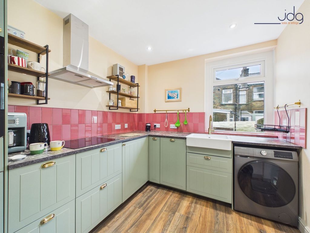 Property photo 3 of 16 Kitchen