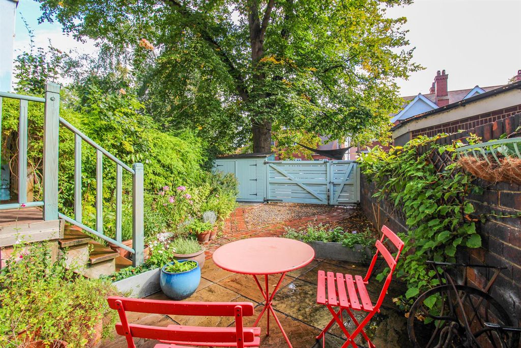 Property photo 2 of 33 Outside