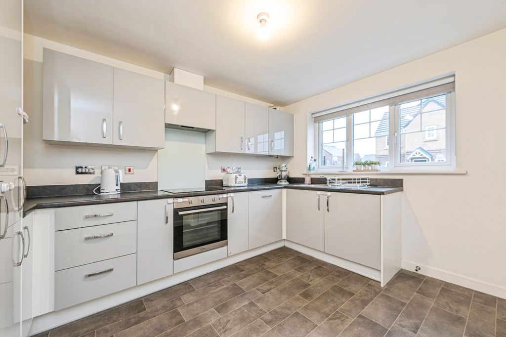 Property photo 2 of 13