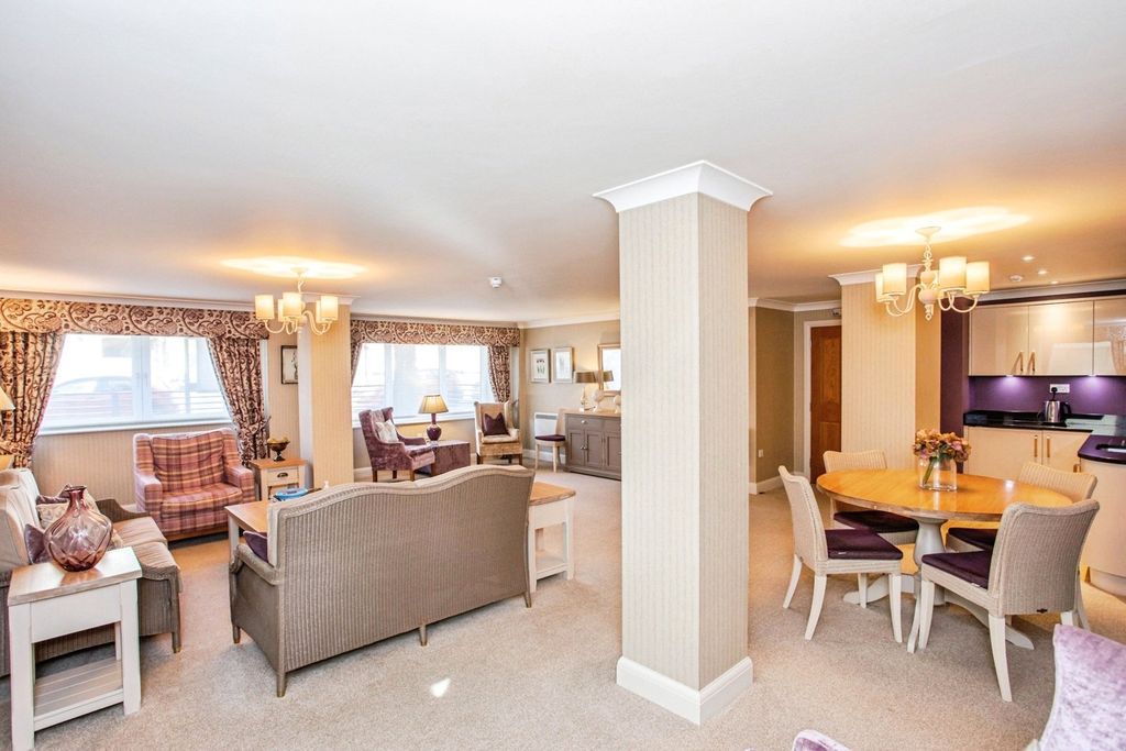 Property photo 3 of 25 Communal Lounge