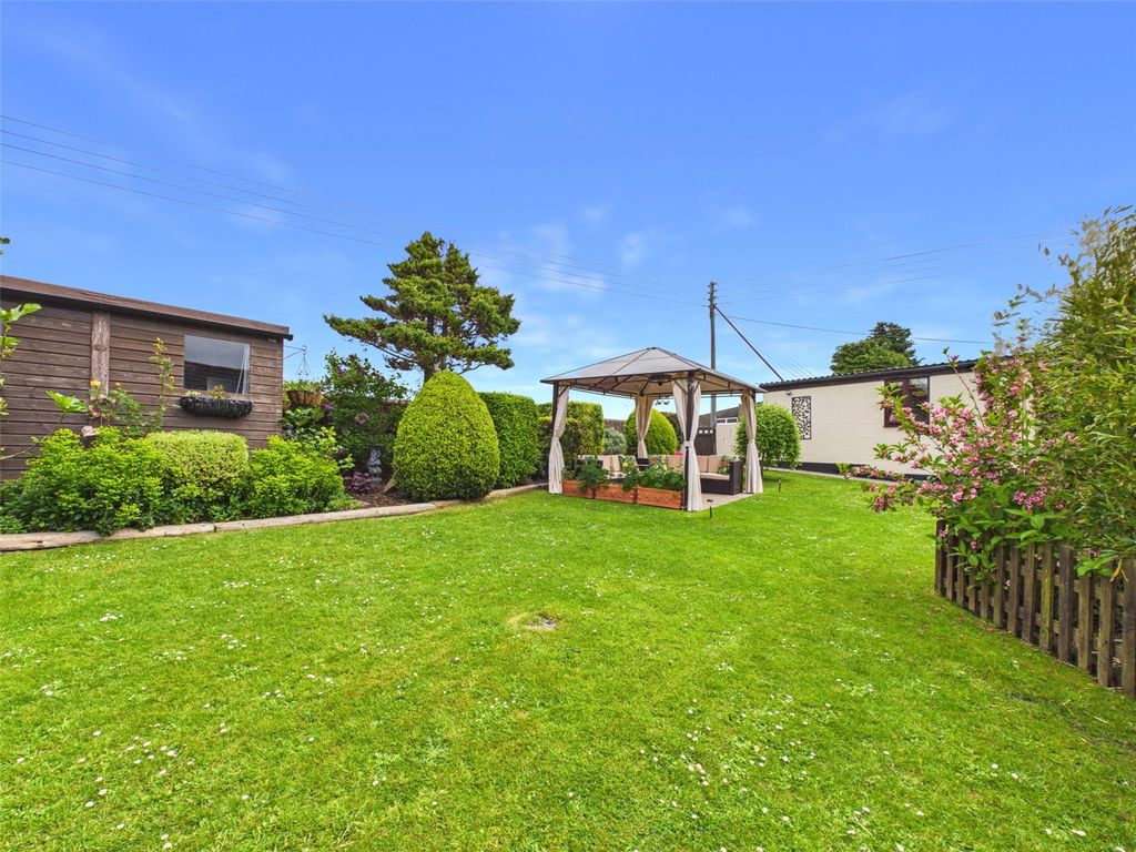Property photo 2 of 23 Picture No. 16