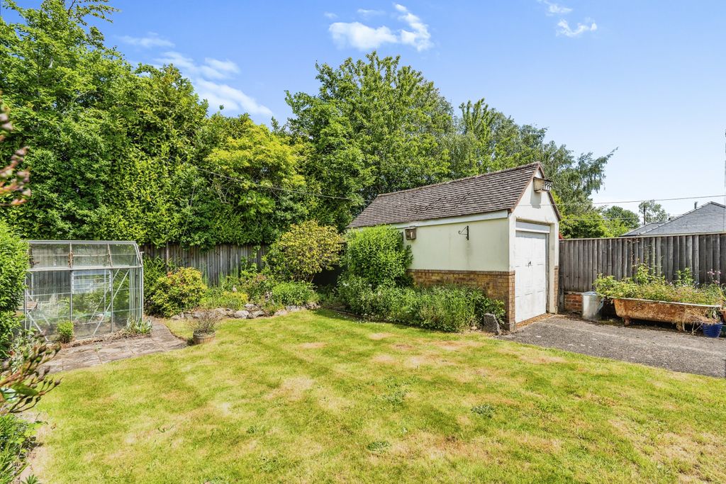 2 bed bungalow for sale in Calmore Road, Totton, Southampton, Hampshire