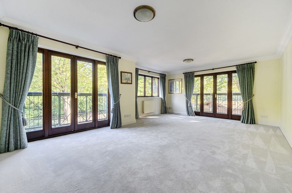 Property photo 2 of 19 1524698-12-6Ab169...