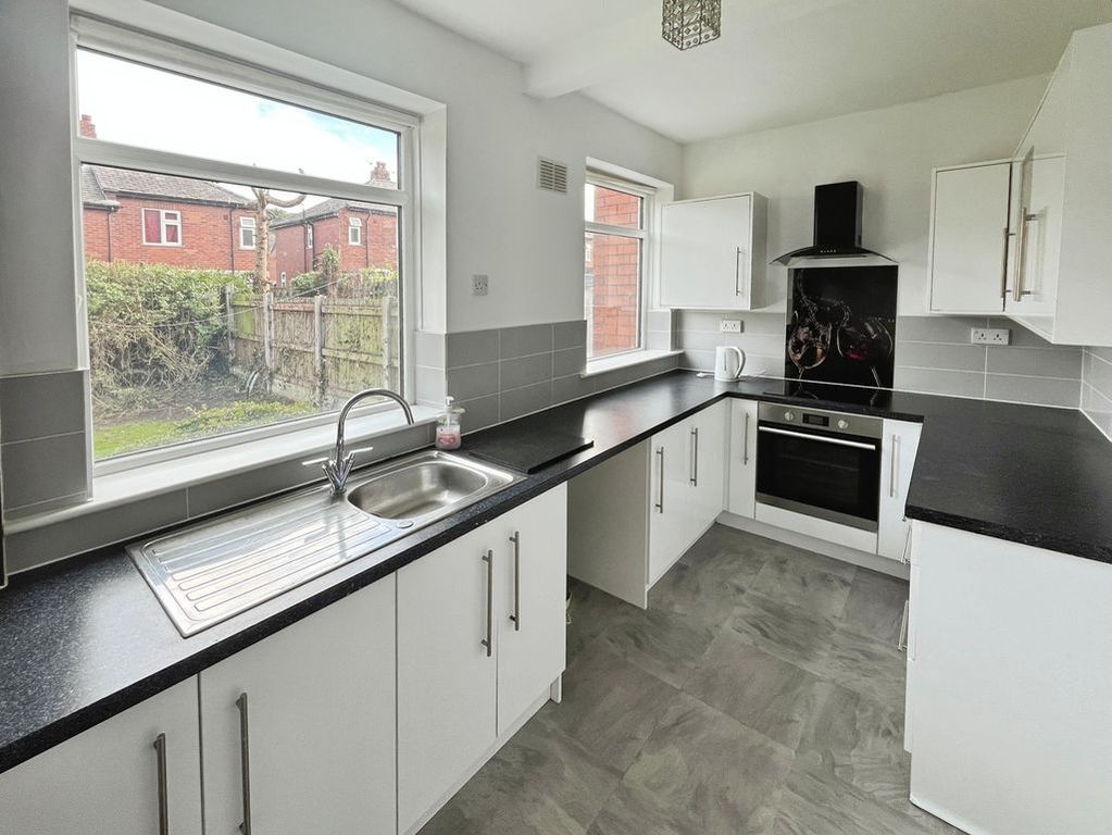 Property photo 2 of 11 Kitchen