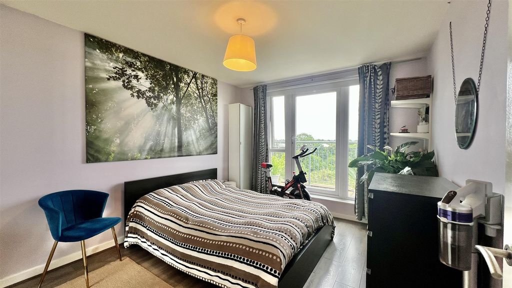 Property photo 3 of 7 Bedroom