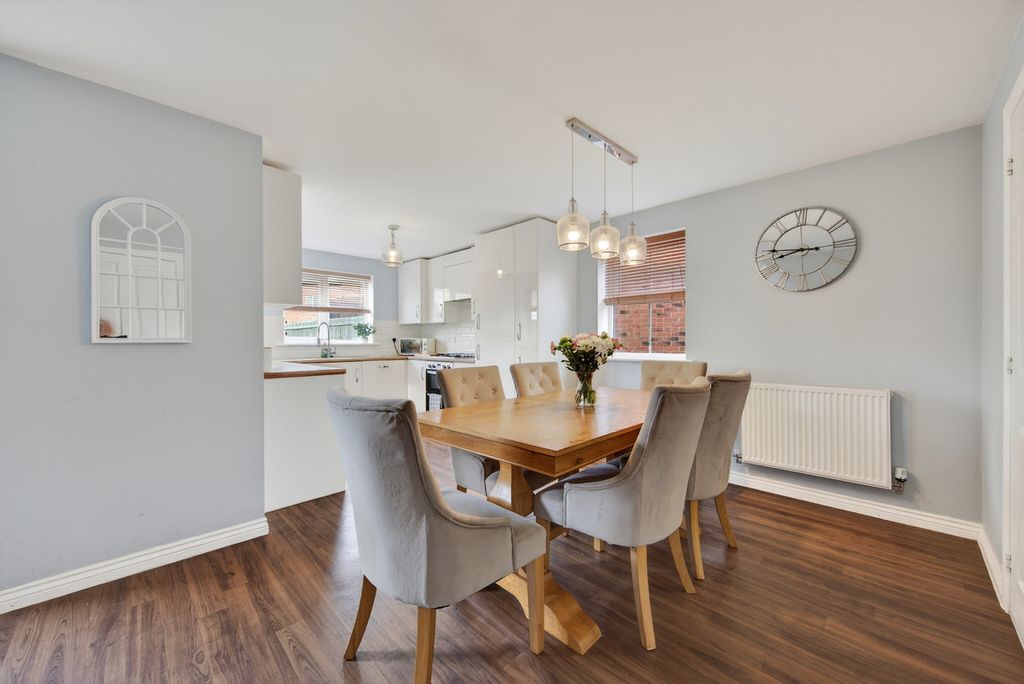 Property photo 2 of 32