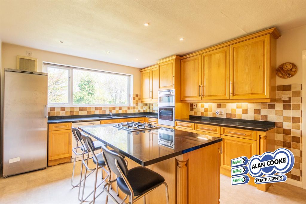 Property photo 3 of 29 Breakfast Kitchen