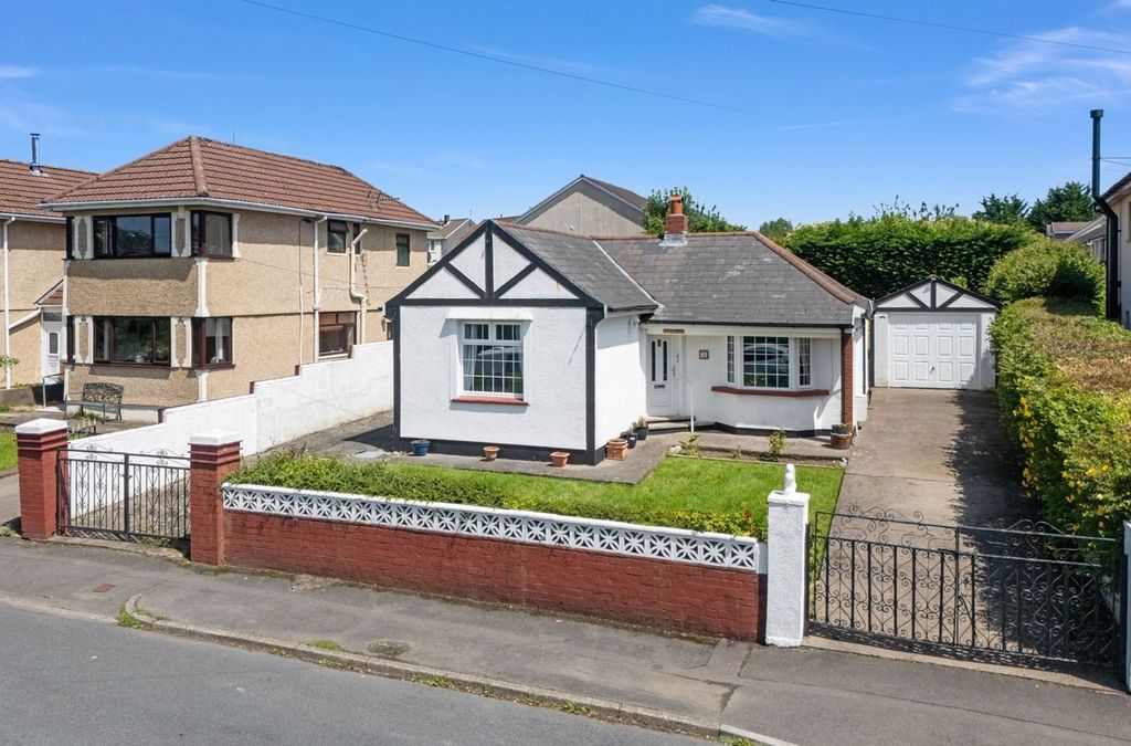 Property photo 1 of 28