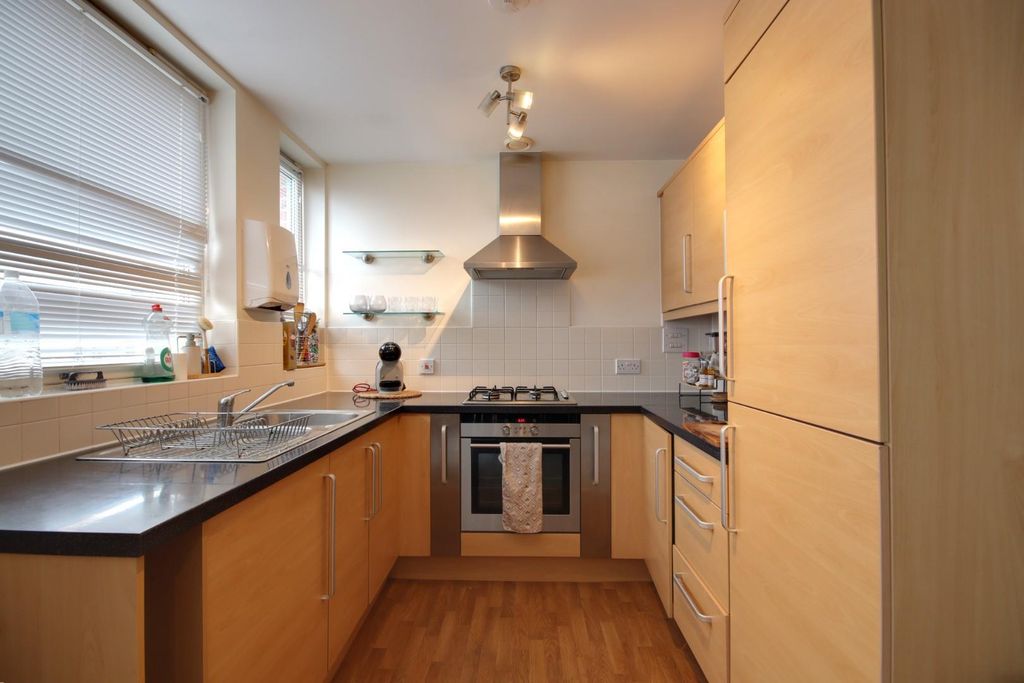 Property photo 2 of 6 Kitchen