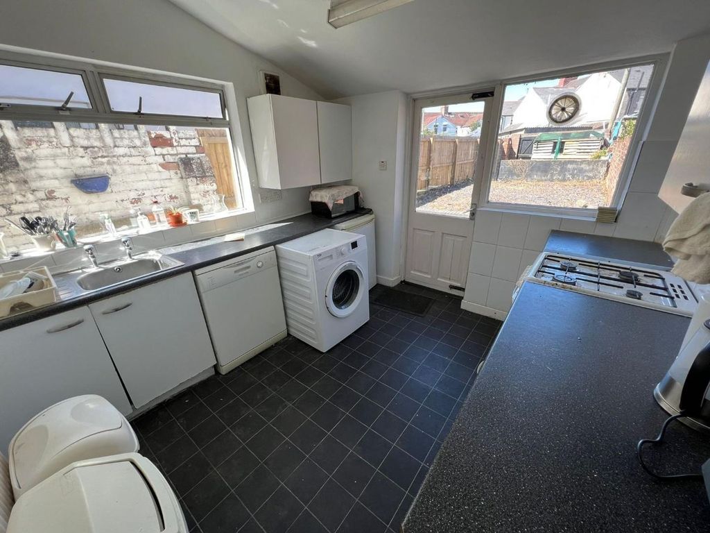 Property photo 3 of 13 Kitchen