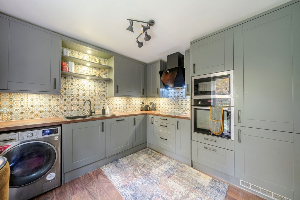 Property photo 2 of 22