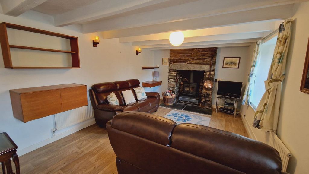 Property photo 2 of 31