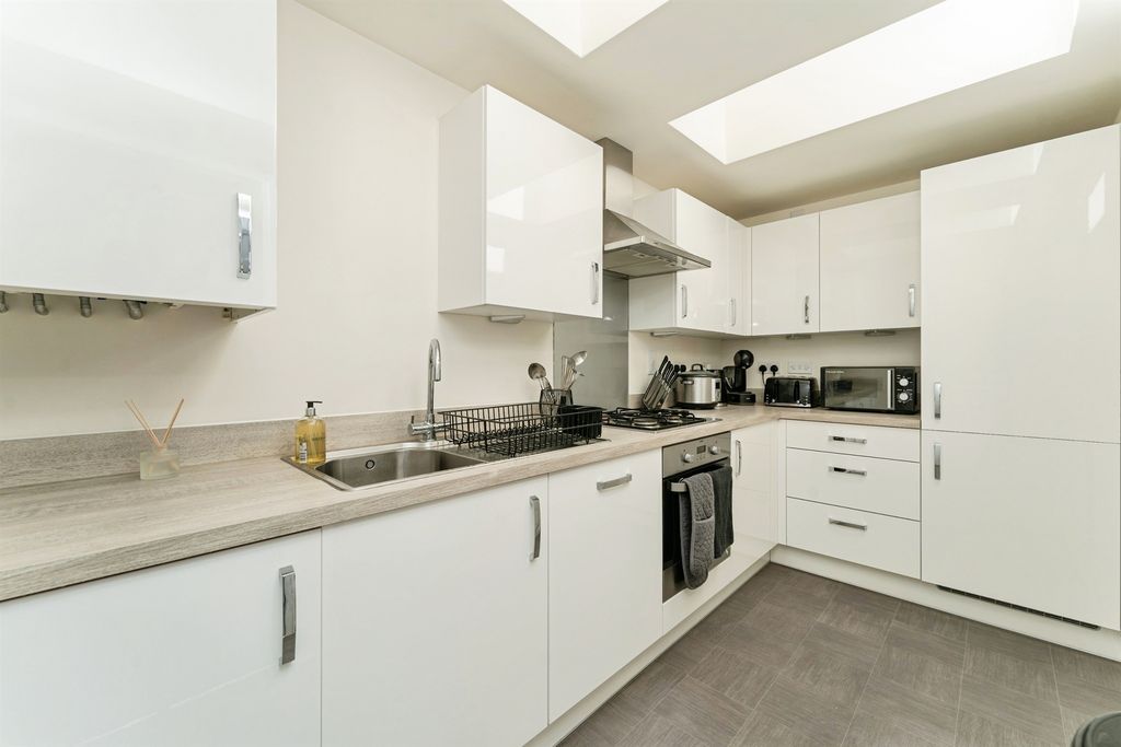 Property photo 2 of 21