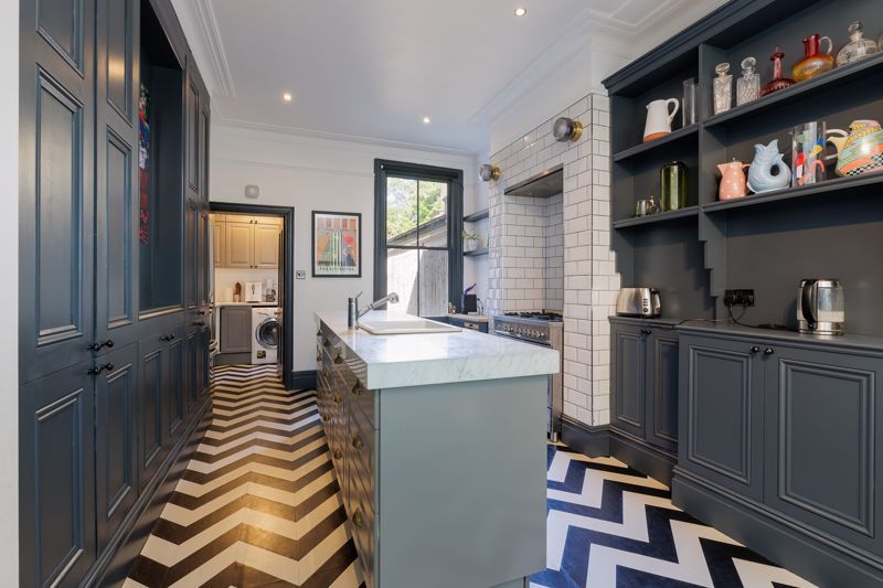 Property photo 3 of 11 Photo 2