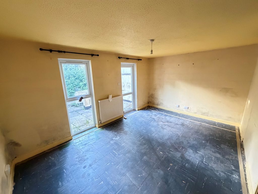 Property photo 2 of 10 3