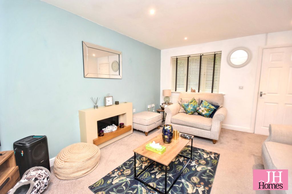 Property photo 2 of 21