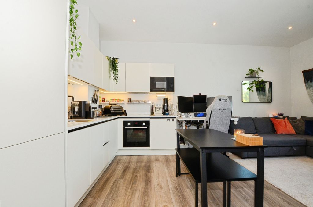 Property photo 3 of 15 Kitchen