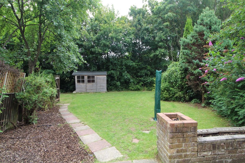 Property photo 2 of 11 159 Clay Hill Garden