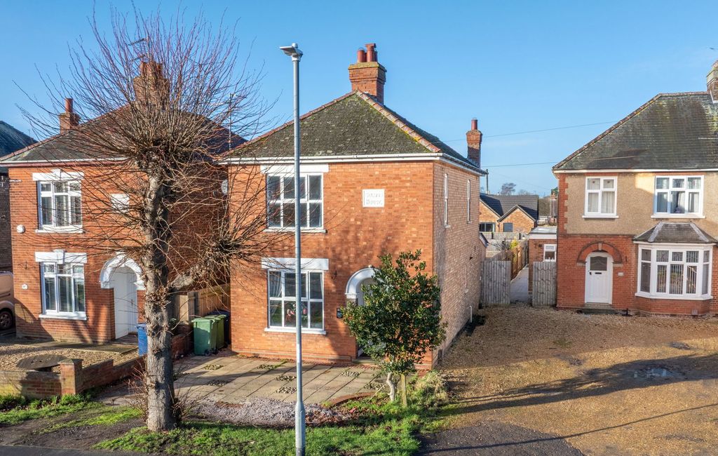 Property photo 1 of 34