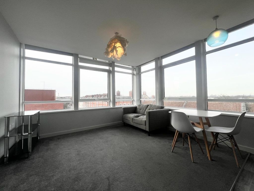 Property photo 2 of 5 Lounge