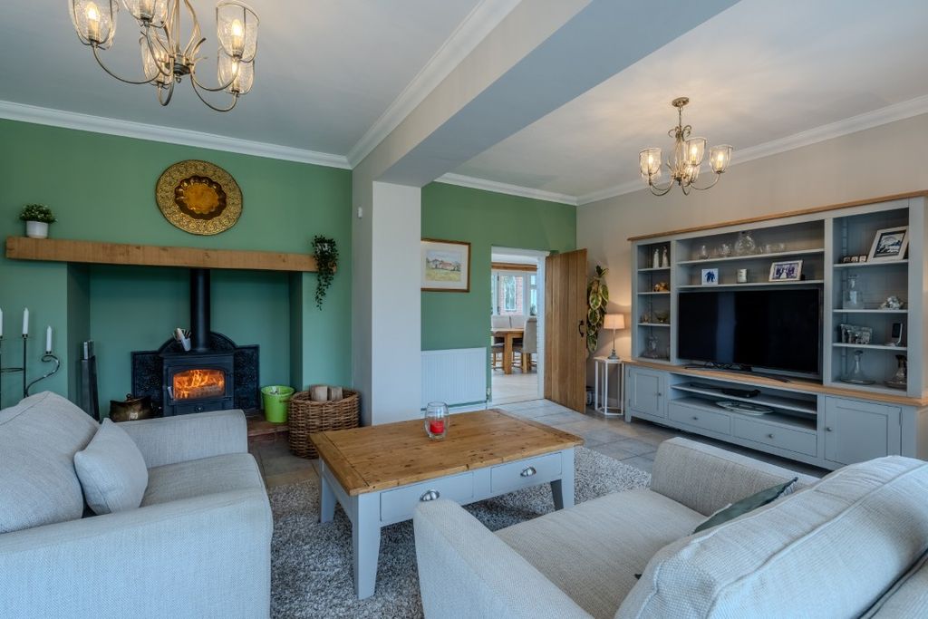 Property photo 3 of 33