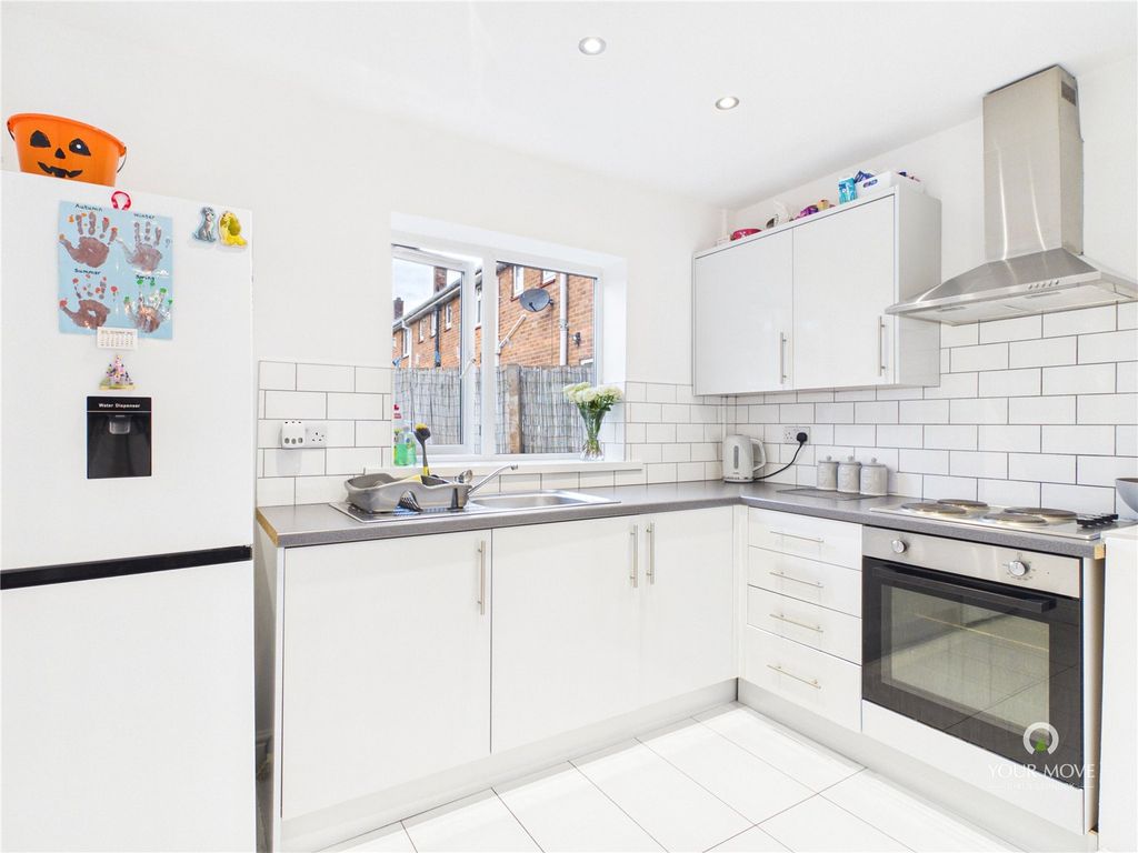 Property photo 3 of 9 Kitchen