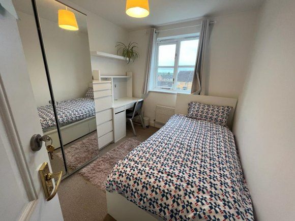 Property photo 2 of 19 Bedroom