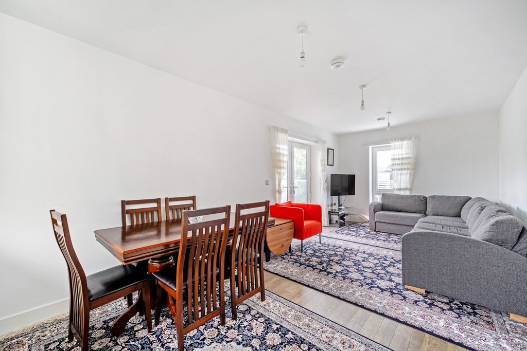 Property photo 1 of 16 1334819-20-6890Bd...