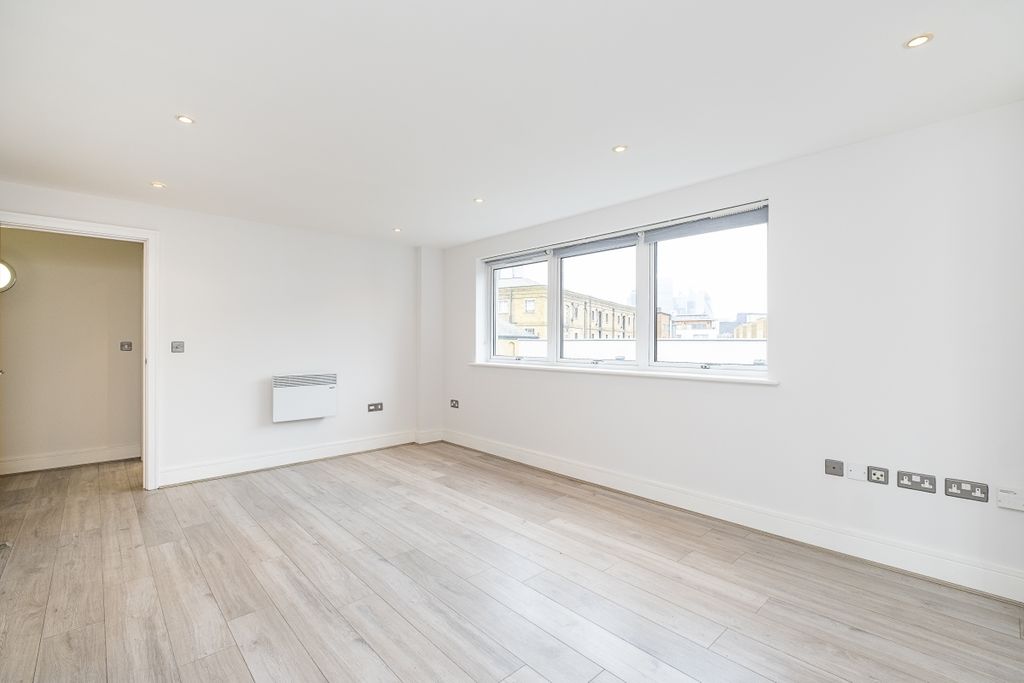 Property photo 2 of 10 6