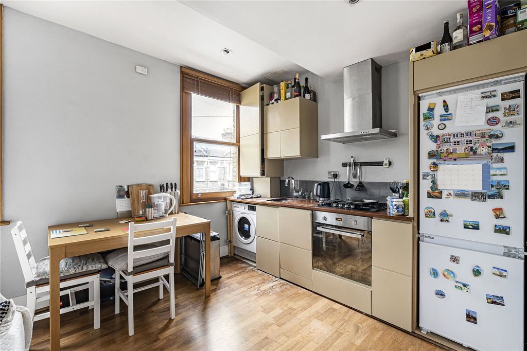 Property photo 3 of 10 Reception/Kitchen